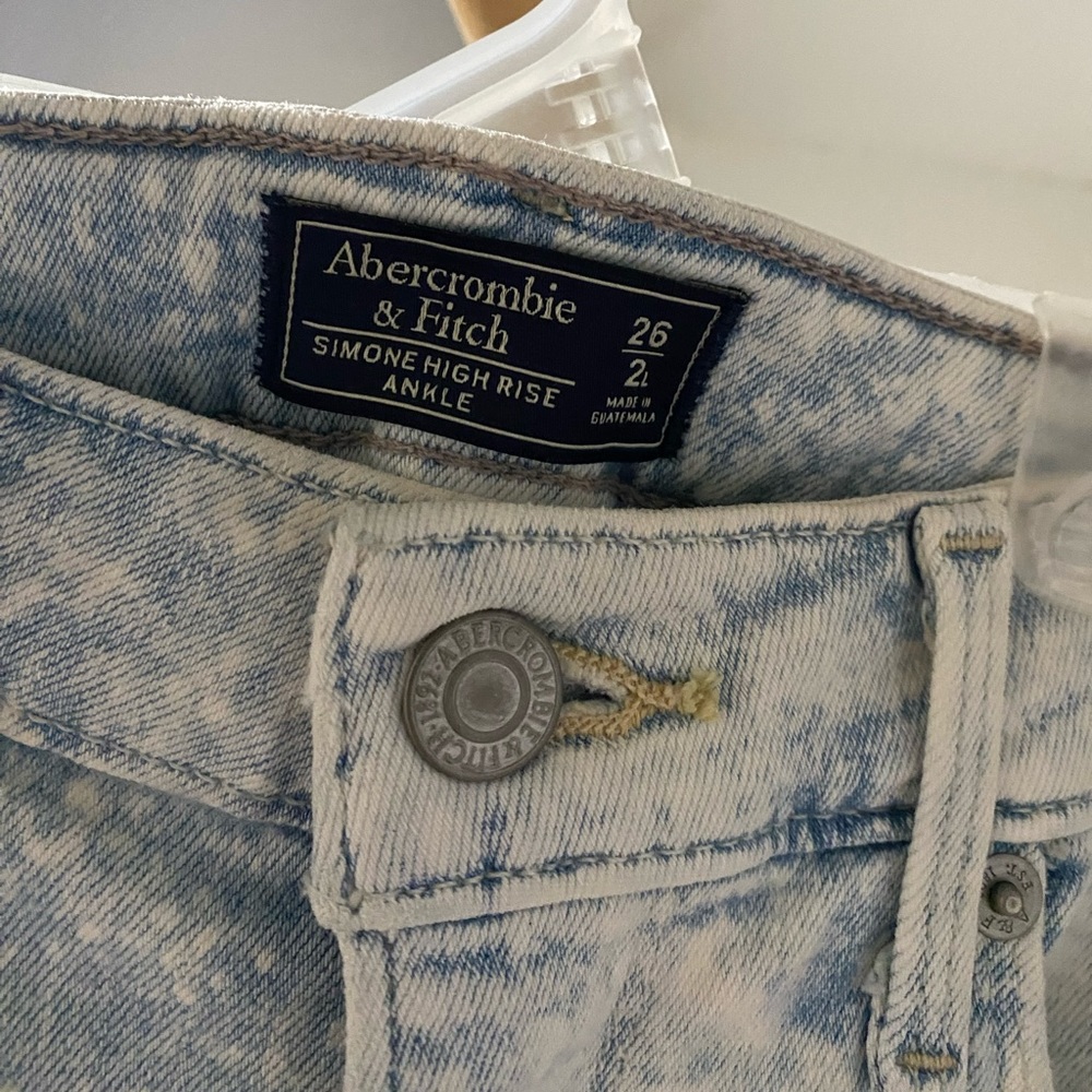 Abercrombie and Fitch High Rise Ancle Jean